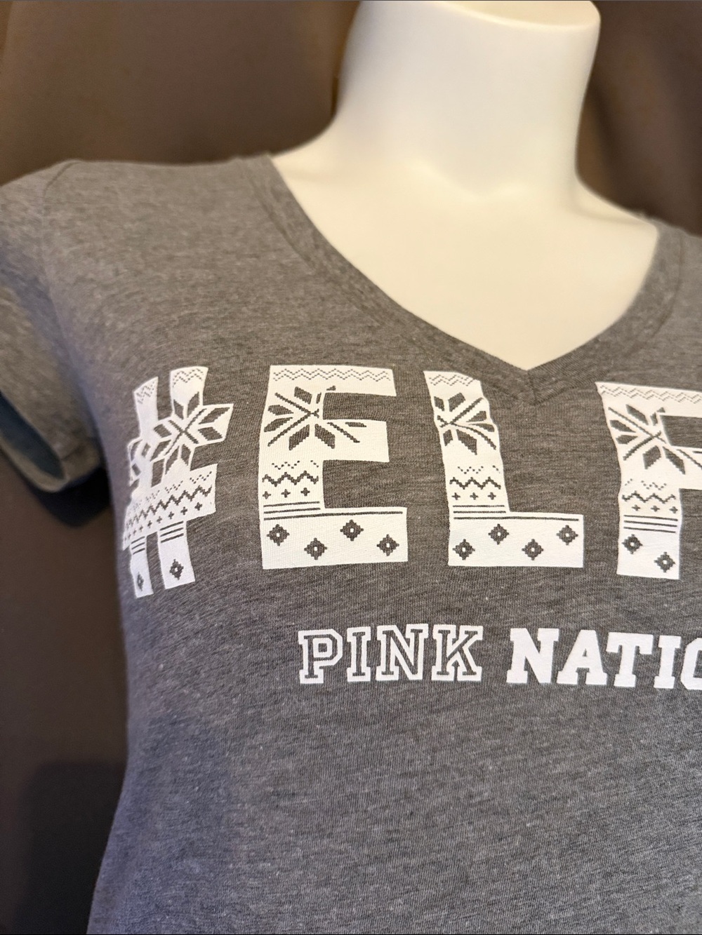 Victoria's Secret Pink Nation Gray V-Neck '#ELFIE' Graphic Tee - Picture 4 of 6